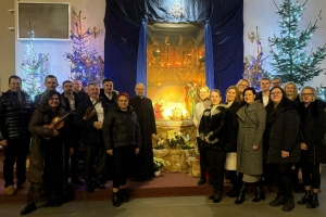 Chór parafialny Domina Nostra z Ks. Proboszczem i lektorami