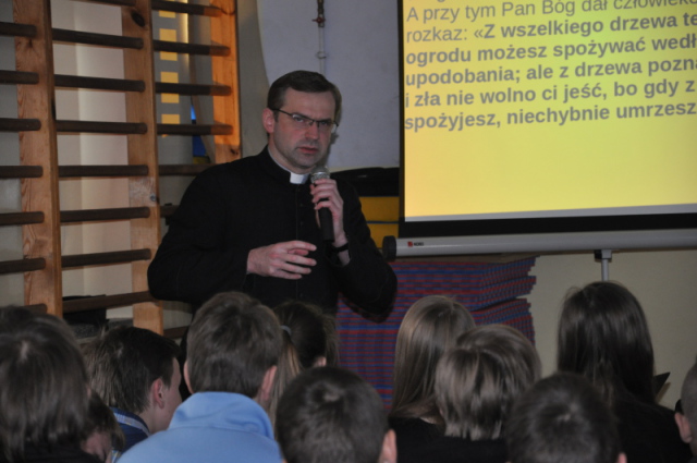 Spotkanie z ks. Krzysztofem Niciejewskim - egzorcystą diecezji kaliskiej - więcej zdjęć w fotogaleriach Spotkanie z ks. Krzysztofem Niciejewskim - egzorcystą diecezji kaliskiej - więcej zdjęć w fotogaleriach